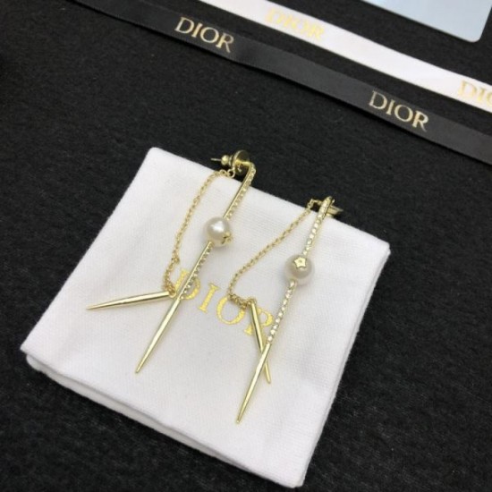 2024SS DIOR Dior earrings for a relaxed atmosphere 2024SS DIOR Dior earrings for a relaxed atmosphere