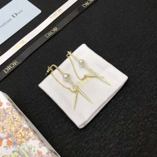 2024SS DIOR Dior earrings for a relaxed atmosphere 2024SS DIOR Dior earrings for a relaxed atmosphere