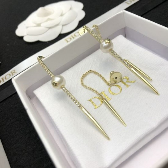 2024SS DIOR Dior earrings for a relaxed atmosphere 2024SS DIOR Dior earrings for a relaxed atmosphere
