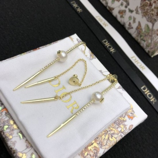 2024SS DIOR Dior earrings for a relaxed atmosphere 2024SS DIOR Dior earrings for a relaxed atmosphere