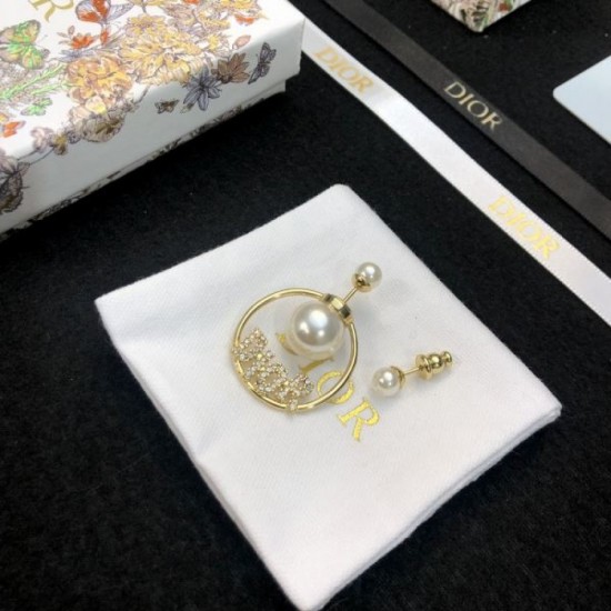 2024SS DIOR Dior earrings New item in pursuit of trends 2024SS DIOR Dior earrings New item in pursuit of trends