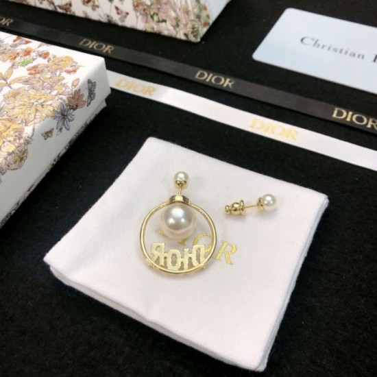 2024SS DIOR Dior earrings New item in pursuit of trends 2024SS DIOR Dior earrings New item in pursuit of trends