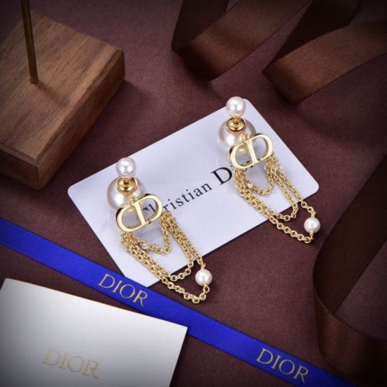 2024SS DIOR Dior earrings A continuing trend in spring and summer 2024SS DIOR Dior earrings A continuing trend in spring and summer