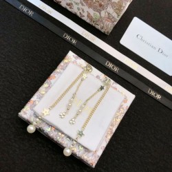 2024SS DIOR Dior earrings Popular item for spring/summer