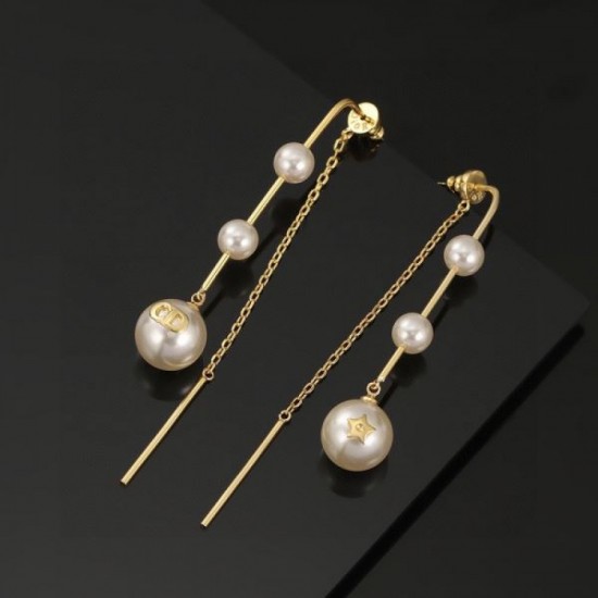2024SS DIOR Dior earrings are definitely the latest trend 2024SS DIOR Dior earrings are definitely the latest trend