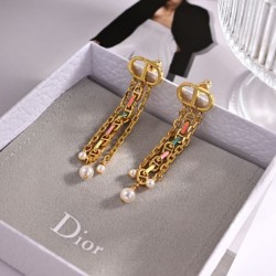 DIOR 2024SS earrings at the cutting edge of trends