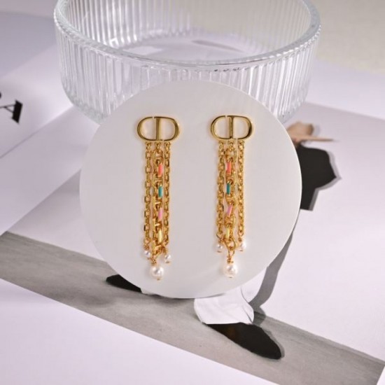 DIOR 2024SS earrings at the cutting edge of trends DIOR 2024SS earrings at the cutting edge of trends