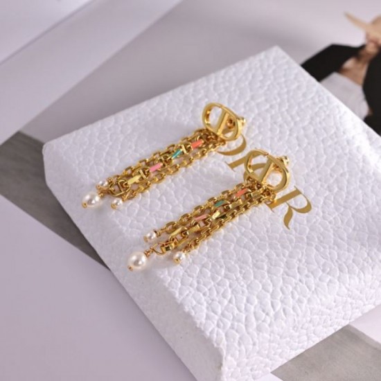 DIOR 2024SS earrings at the cutting edge of trends DIOR 2024SS earrings at the cutting edge of trends