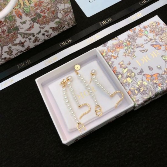 DIOR Dior trend style! 2024SS earrings DIOR Dior trend style! 2024SS earrings