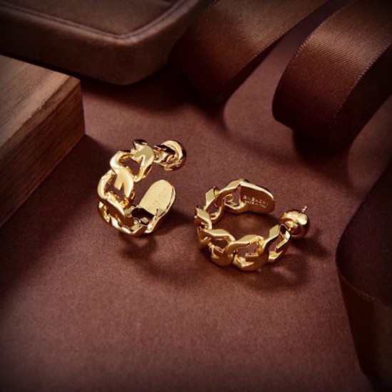 GIVENCHY 2024SS earrings to watch this spring/summer GIVENCHY 2024SS earrings to watch this spring/summer