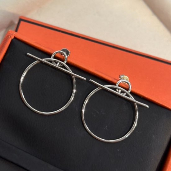 Casual and refreshing 2024SS earrings HERMES Casual and refreshing 2024SS earrings HERMES