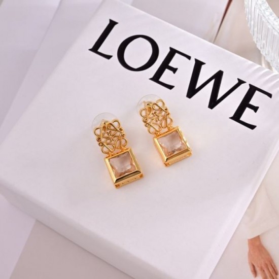 2024SS LOEWE Loewe earrings are very popular among young people overseas. 2024SS LOEWE Loewe earrings are very popular among young people overseas.