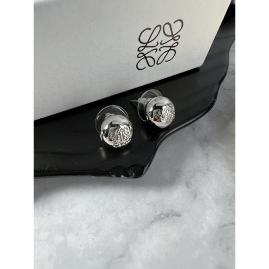 LOEWE 2024SS earrings that are useful every season LOEWE 2024SS earrings that are useful every season