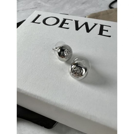 LOEWE 2024SS earrings that are useful every season LOEWE 2024SS earrings that are useful every season