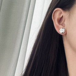 Spring/summer limited standard 2024SS earrings LOUIS VUITTON Louis Vuitton