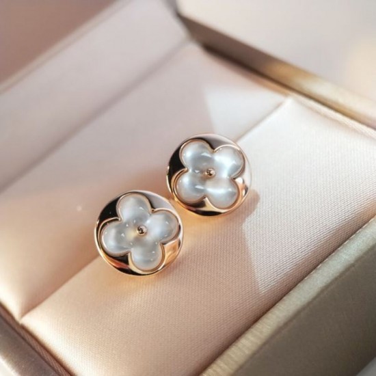 2024SS earrings that attract a lot of attention LOUIS VUITTON 2024SS earrings that attract a lot of attention LOUIS VUITTON