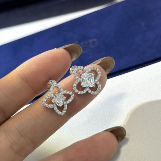 Excellent functionality! 2024SS earrings LOUIS VUITTON Louis Vuitton Excellent functionality! 2024SS earrings LOUIS VUITTON Louis Vuitton