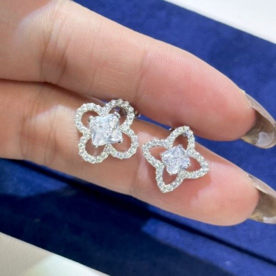 Excellent functionality! 2024SS earrings LOUIS VUITTON Louis Vuitton Excellent functionality! 2024SS earrings LOUIS VUITTON Louis Vuitton