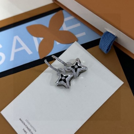 Adult and elegant 2024SS earrings LOUIS VUITTON Louis Vuitton Adult and elegant 2024SS earrings LOUIS VUITTON Louis Vuitton