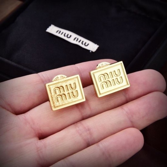 This spring's favorite 2024SS earrings MIU MIU Miu Miu This spring's favorite 2024SS earrings MIU MIU Miu Miu