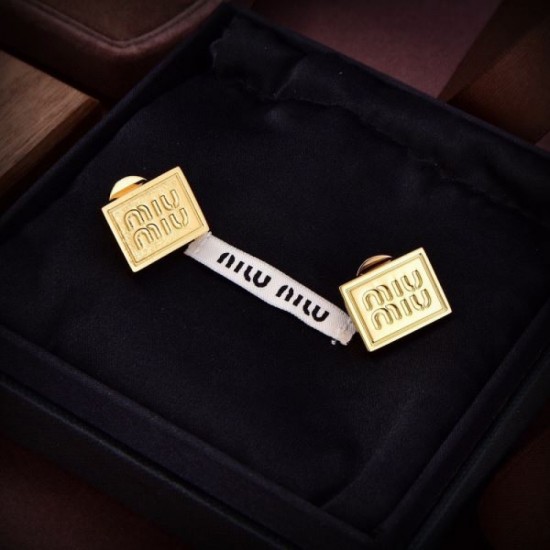 This spring's favorite 2024SS earrings MIU MIU Miu Miu This spring's favorite 2024SS earrings MIU MIU Miu Miu
