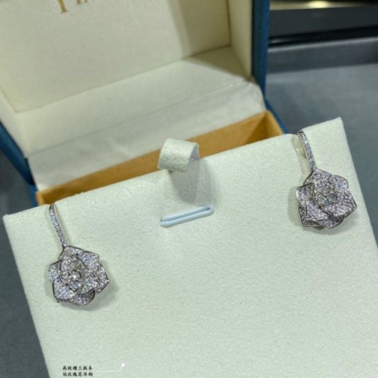 Casual outfit 2024SS earrings PIAGET Casual outfit 2024SS earrings PIAGET