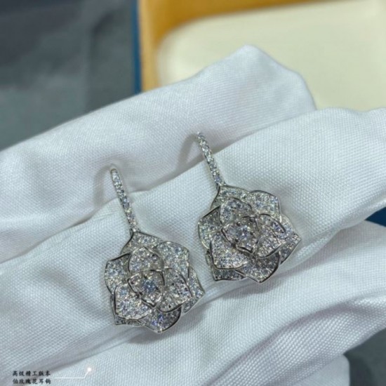 Casual outfit 2024SS earrings PIAGET Casual outfit 2024SS earrings PIAGET