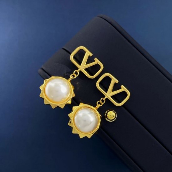 Hot topic 2024SS earrings VALENTINO Hot topic 2024SS earrings VALENTINO