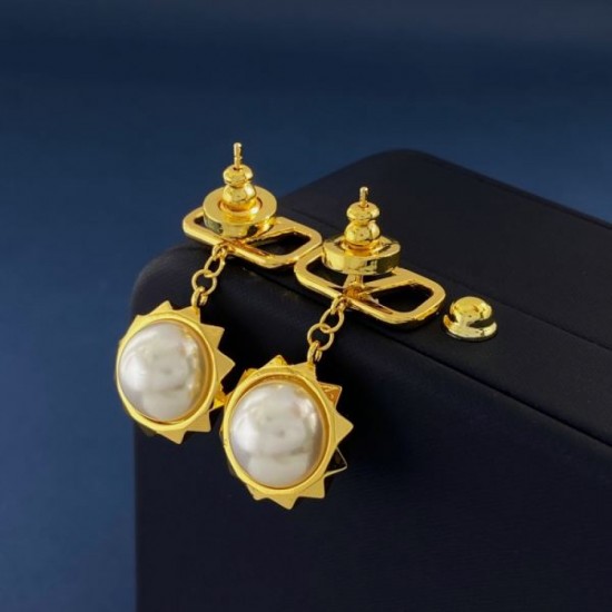 Hot topic 2024SS earrings VALENTINO Hot topic 2024SS earrings VALENTINO