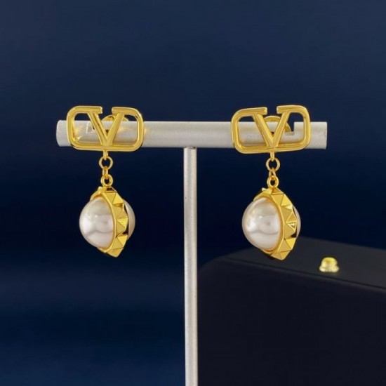Hot topic 2024SS earrings VALENTINO Hot topic 2024SS earrings VALENTINO