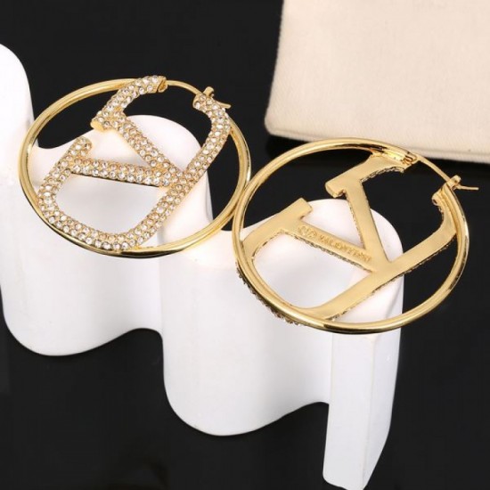 Extremely popular 2024SS earrings VALENTINO Extremely popular 2024SS earrings VALENTINO
