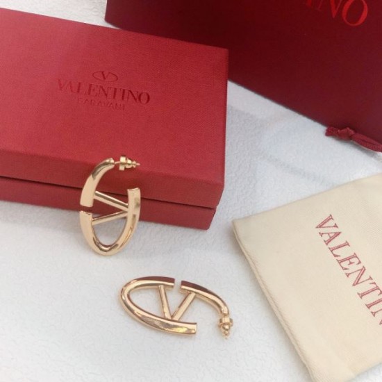 Eye-catching 2024SS earrings VALENTINO Eye-catching 2024SS earrings VALENTINO
