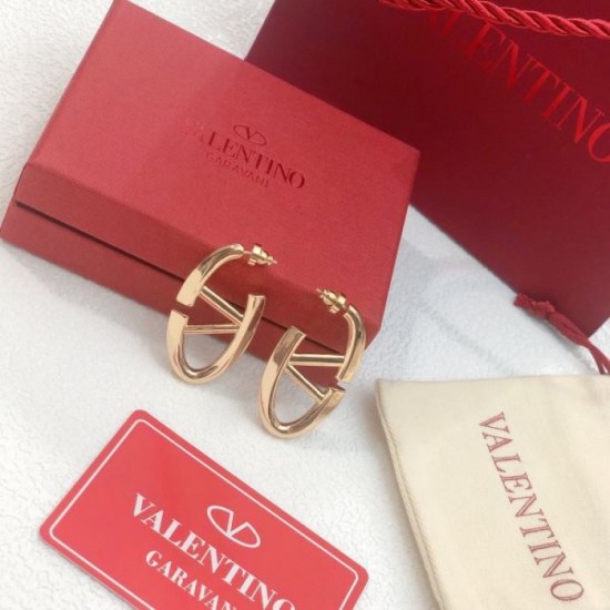 Eye-catching 2024SS earrings VALENTINO Eye-catching 2024SS earrings VALENTINO