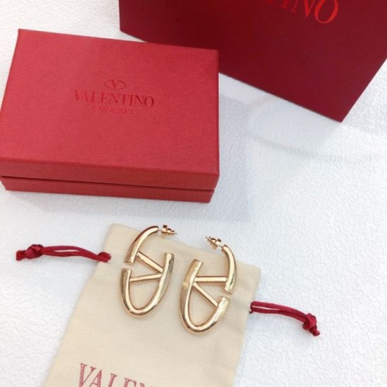 Eye-catching 2024SS earrings VALENTINO Eye-catching 2024SS earrings VALENTINO