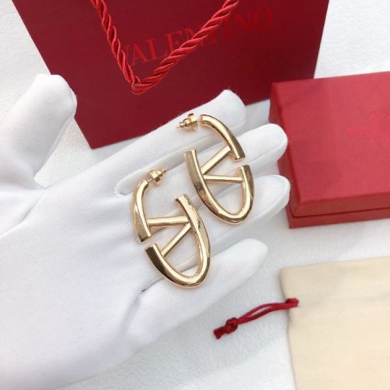 Eye-catching 2024SS earrings VALENTINO Eye-catching 2024SS earrings VALENTINO