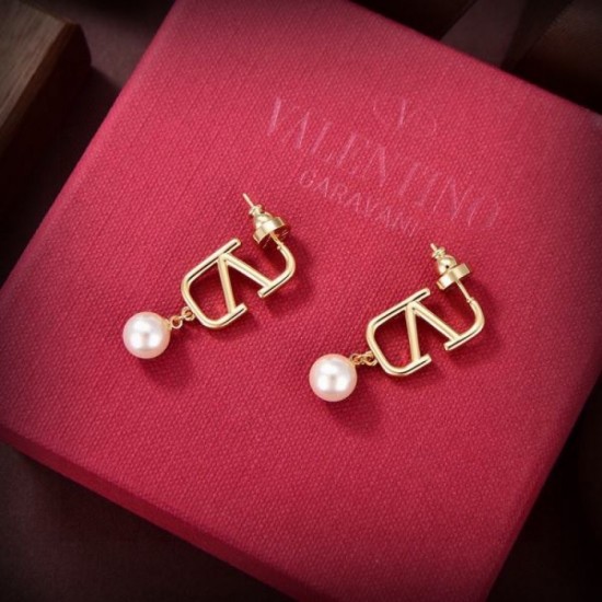 VALENTINO Valentino 2024SS earrings that are great for summer VALENTINO Valentino 2024SS earrings that are great for summer