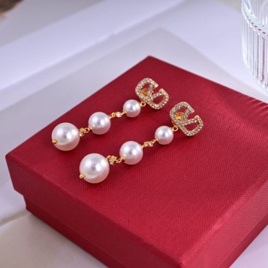 VALENTINO This year's popular 2024SS earrings VALENTINO This year's popular 2024SS earrings