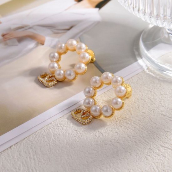VALENTINO Very difficult to obtain 2024SS earrings VALENTINO Very difficult to obtain 2024SS earrings