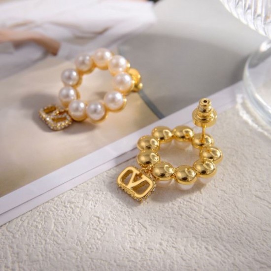 VALENTINO Very difficult to obtain 2024SS earrings VALENTINO Very difficult to obtain 2024SS earrings
