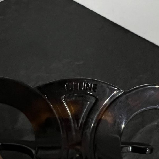 CELINE 2024SS hair ornament that gives the impression of a fashionable expert CELINE 2024SS hair ornament that gives the impression of a fashionable expert