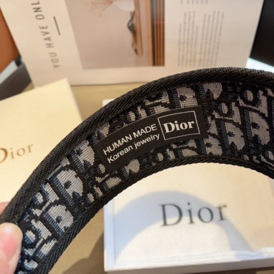 Spring/Summer Trend Ahead 2024SS Hair Accessories DIOR Spring/Summer Trend Ahead 2024SS Hair Accessories DIOR