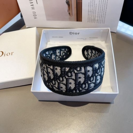 Spring/Summer Trend Ahead 2024SS Hair Accessories DIOR Spring/Summer Trend Ahead 2024SS Hair Accessories DIOR
