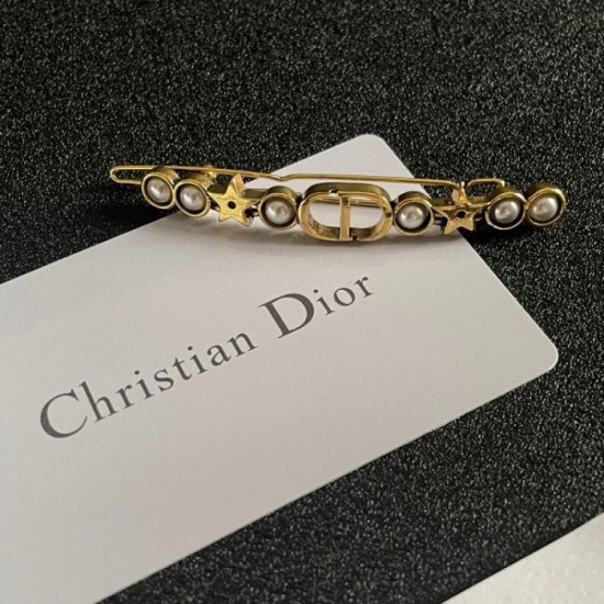DIOR Dior 2024SS hair ornament that lets you feel the latest trends DIOR Dior 2024SS hair ornament that lets you feel the latest trends