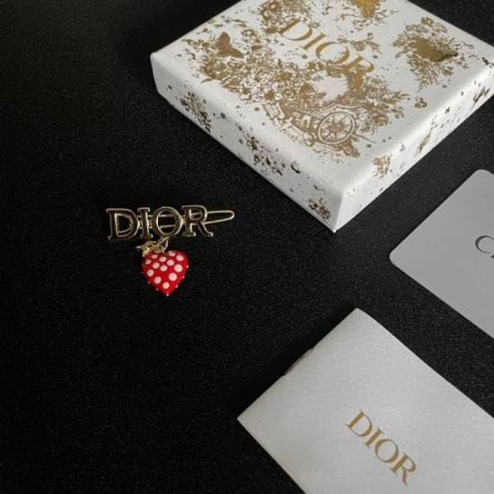DIOR Sold out item Definitely a hit in the summer 2024SS Hair ornament DIOR Sold out item Definitely a hit in the summer 2024SS Hair ornament