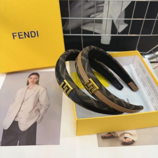 This season's must-have item 2024SS hair ornament FENDI This season's must-have item 2024SS hair ornament FENDI