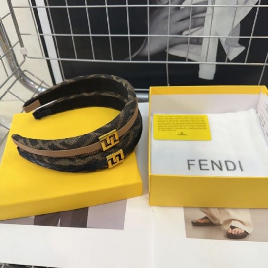 This season's must-have item 2024SS hair ornament FENDI This season's must-have item 2024SS hair ornament FENDI