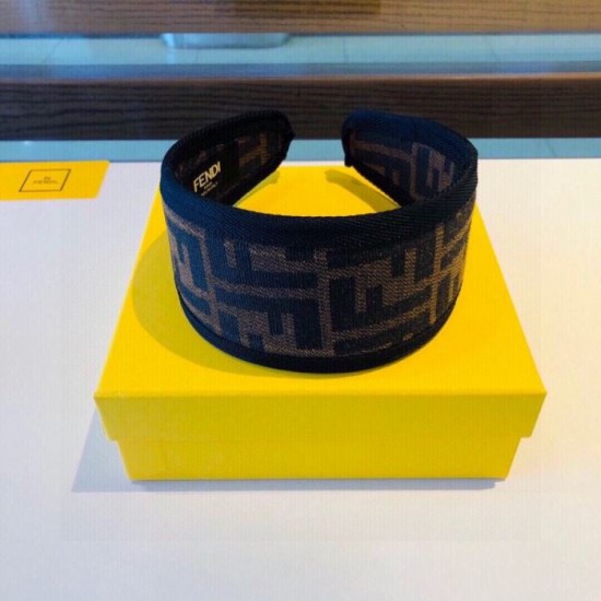 Ahead of summer fashion 2024SS hair ornament FENDI Ahead of summer fashion 2024SS hair ornament FENDI