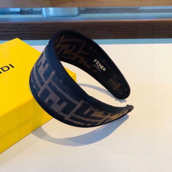 Ahead of summer fashion 2024SS hair ornament FENDI Ahead of summer fashion 2024SS hair ornament FENDI
