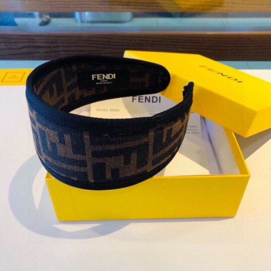 Ahead of summer fashion 2024SS hair ornament FENDI Ahead of summer fashion 2024SS hair ornament FENDI