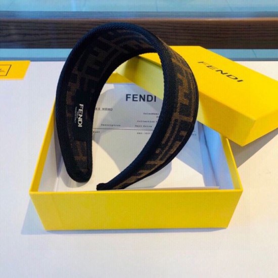 Ahead of summer fashion 2024SS hair ornament FENDI Ahead of summer fashion 2024SS hair ornament FENDI